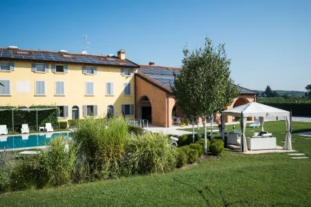 Hotel Corte Del Paggio Отели в г. Моццекане