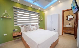 Green Palace - 7Br Luxury Villa in Sosua 3Mins from Strip Plus 24hr Security