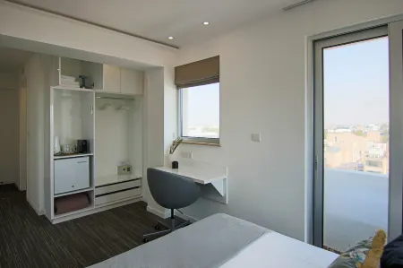 Phaedrus Living: Luxury Suite Nicosia 510 Отели в г. Строволос