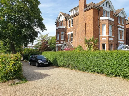 The Wycliffe Отели рядом со станцией Folkestone Central Railway Station