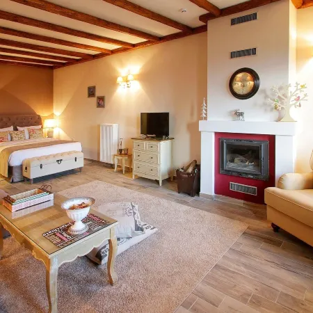 AlmondHouse Suites with Fireplace - Adults Only