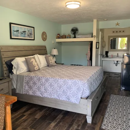 South Jetty Inn