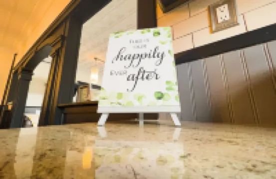 The Pub with Private Yard & Parking, Near the Falls & Casino by Niagara Hospitality