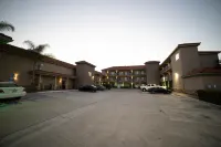 Mid City Inn & Suites Pico Rivera - parking