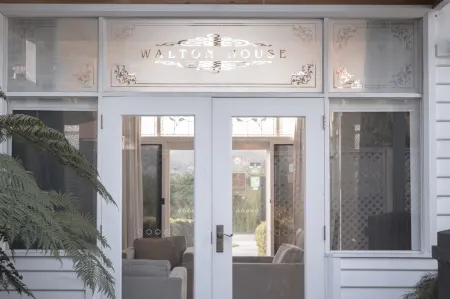 Walton House Отели в г. Снаг