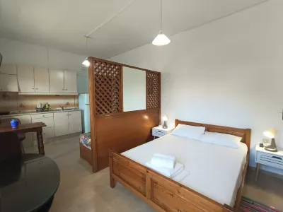 Albatross Apartments Hotels near SENSES CLUB