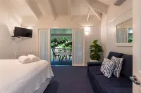Debbie's Place Hotels in Tin Can Bay