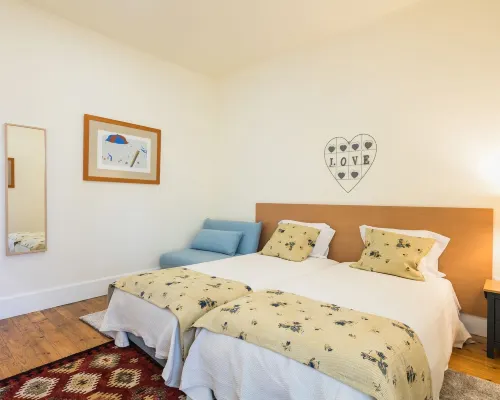 Apartamento A Francos Artist Painting 1 Hotels in Ramalde