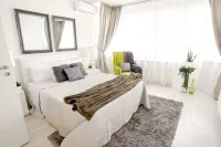 Metropole Apartments Old Town Hotels near London Red Cafe