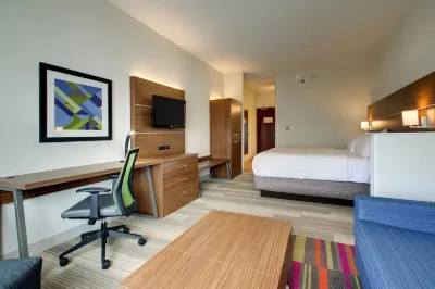 Holiday Inn Express & Suites Aurora - Naperville Hotels in North Aurora