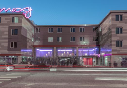 4. 목시 밀란 말펜..