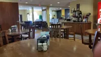 Microtel Inn & Suites by Wyndham Kearney - breakfast
