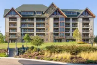 Hilton Grand Vacations Club Paradise Point Branson Hotels near Table Rock Lake