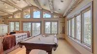 Charming 3-bedroom chalet right off the ski slopes!