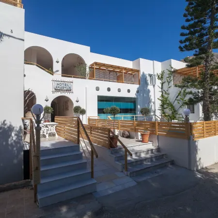 Amaryllis Hotel Отели рядом с достопримечательностью «Пляж Перисса»