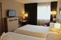 Lancaster Hotel Hotels in Uxbridge
