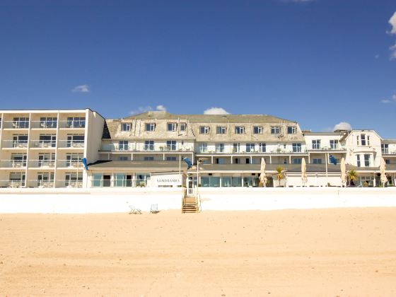 Sandbanks Hotel