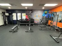 Orangewood Inn & Suites Kansas City Airport - Gym