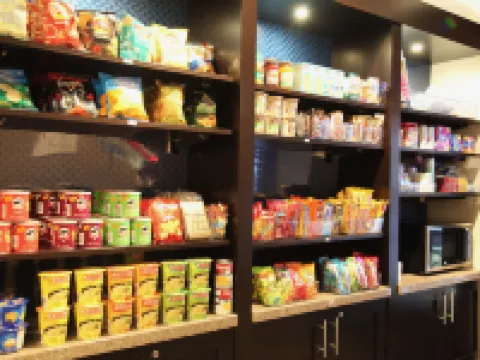 ハンプトン イン バイ ヒルトン カルガリー エアポート ノース カルガリーのホテル