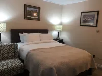 Timberland Motel Hotels near Kingswood University