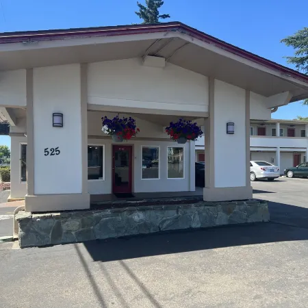 Red Carpet Inn Medford