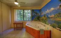 Maleny Tropical Retreat Hotels in Bald Knob