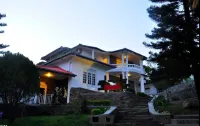 Layathraa Kandy Hotels in Halloluwa