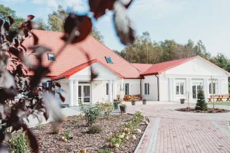Bursztyn Medical Spa & Wellness Отели рядом с достопримечательностью «Nalu Glamping»
