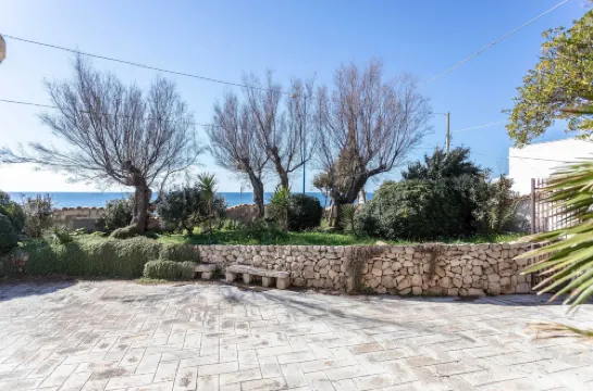 Emma's Villa Facing the Sea with Swimming Pool