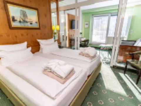 โรงแรมซตรานด์แปร์เลอ โรงแรมในคุกซ์ฮาเฟน