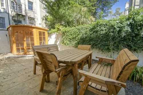 Brunswick Garden Studio - Patio - by Brighton Holiday Lets Hotels in Hove