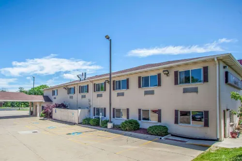 Comfort Suites Peoria I-74 Hotels in Peoria