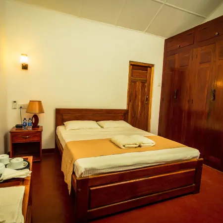 Dayanithi Guest House
