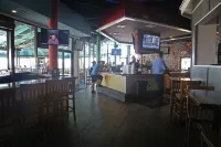 Surfbreak Virginia Beach Oceanfront, Ascend Hotel Collection - بار