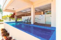 Hotel Boutique Marina Banderas Suites Hotels in Лас Харетадерас