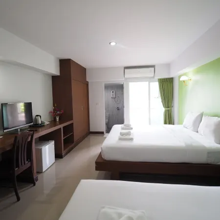 Phuhi Hotel Отели рядом с достопримечательностью «Стадион Краби»
