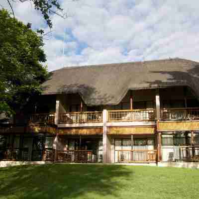 Cresta Mowana Safari Resort & Spa Hotel Exterior