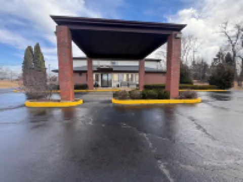 Baymont Inn & Suites by Wyndham Richmond Hotels in Twin Lakes