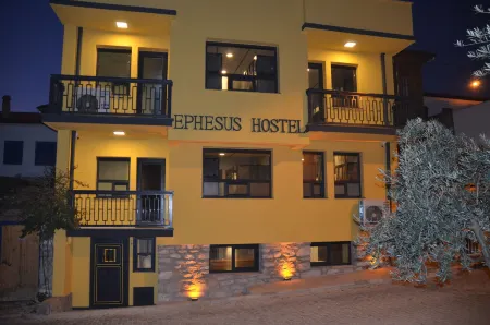 Ephesus Hostel Отели рядом с достопримечательностью «Храм Артемиды Эфесской»