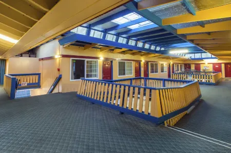 Eureka Town House Motel - Historic Old Town Отели в г. Миртлтаун