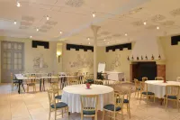 Hotel Castel Jeanson - breakfast