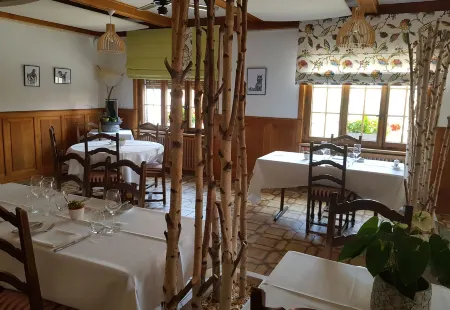 Hôtel Restaurant le Gruyérien Отели в г. Сивирье