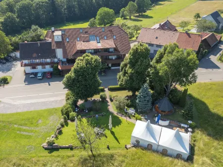 Hotel Restaurant Vinothek Lamm Отели в г. Бад-Херренальб