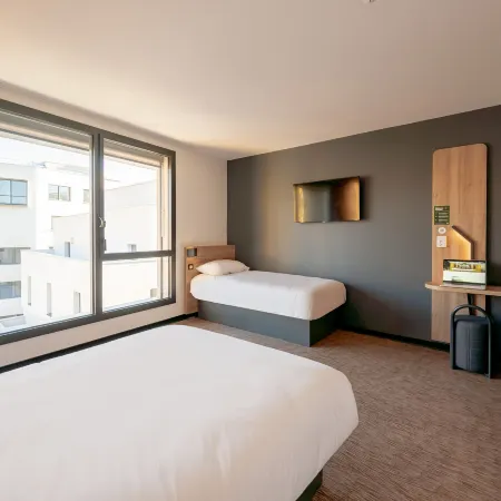 B&B Hotel Toulon Centre Gare Отели рядом с достопримечательностью «Паром Тоулон»