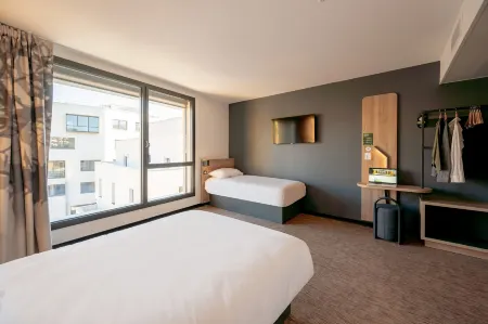 B&B Hotel Toulon Centre Gare Отели рядом с достопримечательностью «National Navy Museum of Toulon»