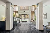 Embassy Hotel - parking