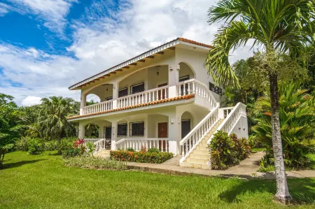Guacamaya Lodge