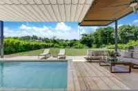 Luxury Cap Cana Villa with 3 Bedrooms, Plunge Pool, Maid, and Golf Course Access - Biệt thự