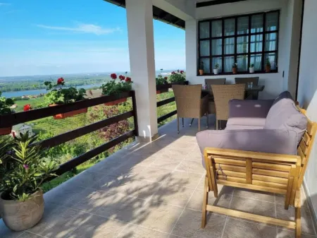 Holiday House in Smederevo With City, Garden, and River Views Отели в г. Смедерево