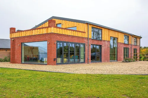 Beautiful Barn Conversion - Orchard Escape for 12! Hotels in Evesham